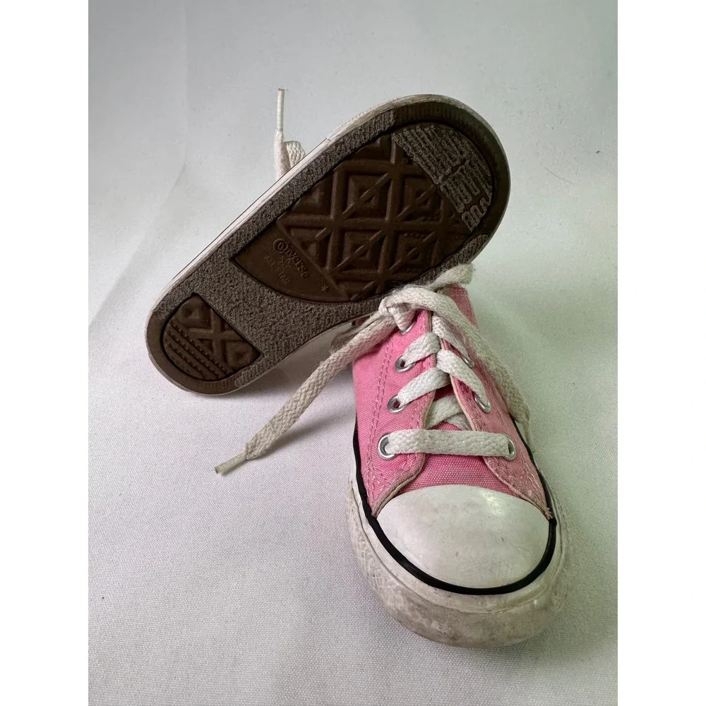 Converse step into